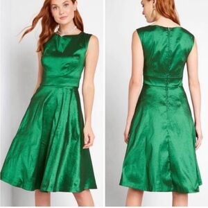 NWT Modcloth Fantastic Satin Fit and Flare Emerald Green Dress size 8